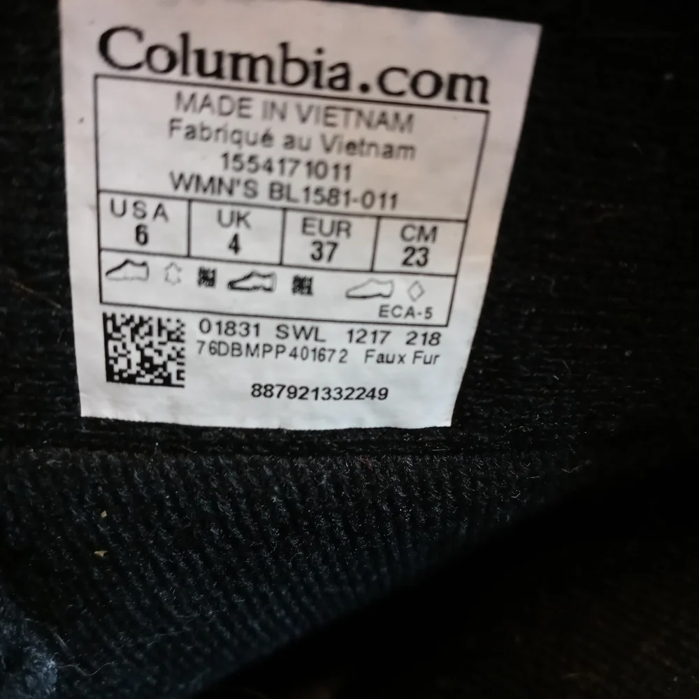 Columbia women's black suede faux fur waterproof lace up winter boots. Sz 6M. 16